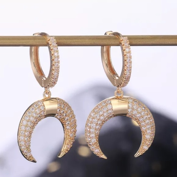 Jewelry - 18K gold diamond drop earrings
